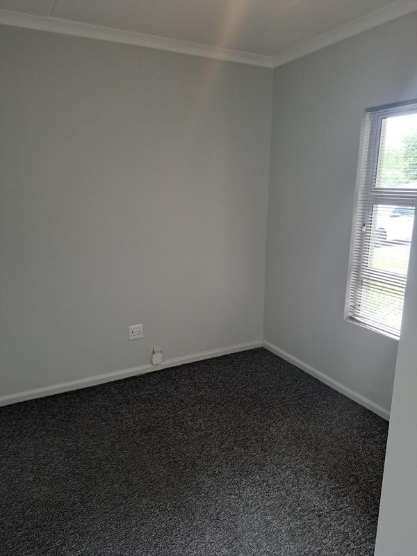 To Let 2 Bedroom Property for Rent in Buhrein Western Cape